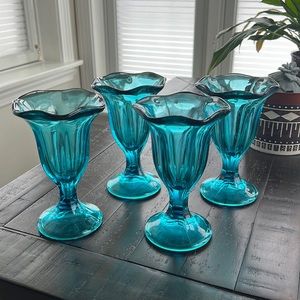 Set of 4 Old Fashioned Ice Cream Dishes